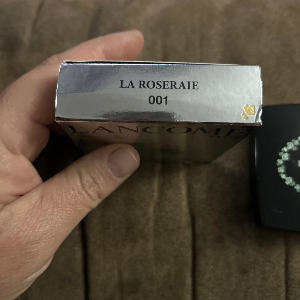 Lancome La Roseraie‎ Illuminating Smooth Powder 001